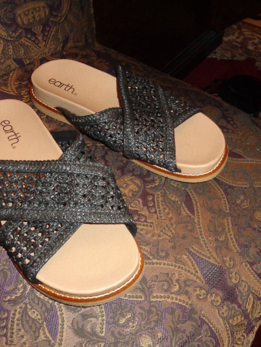 Earth Black Slip On Sandal Shoes Black Size 9